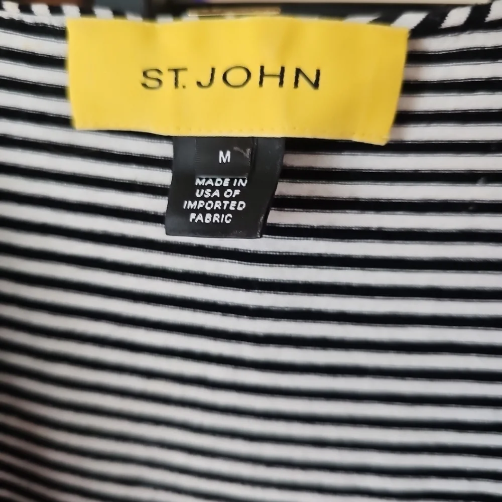 ST JOHN Women's Ruffle V Neck Sleeveless Striped Black White Stretch Top Size M - Picture 4 of 10